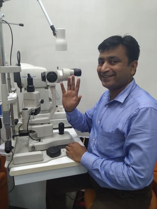 dr manish shyamkul eye doctor ,childrens eye specialist in mumbai working in his clinic LATIKA Children Eye Clinic&Squint Clinic (Latika Eye & Maternity Specialty Clinic.)mumbai ,goregaon west.